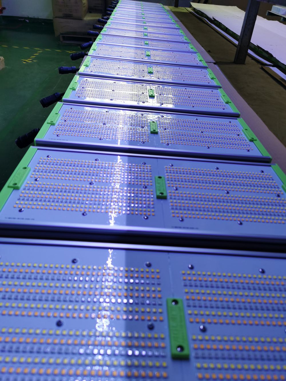 拉斯维加斯9888光电的ＳＭＤＬＥＤ用于公司自产的植物生长灯